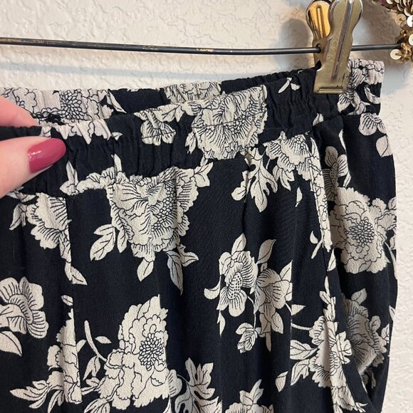 Brandy Melville Black and White Floral Joggers Women - Picture 5 of 10